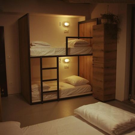 Garage Hostel 新戈里察 外观 照片