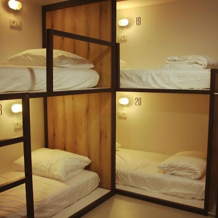 Garage Hostel 新戈里察 外观 照片