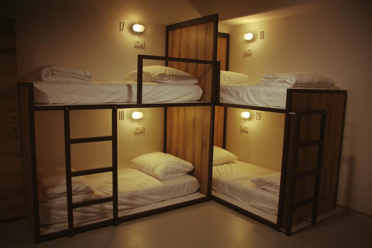 Garage Hostel 新戈里察 外观 照片