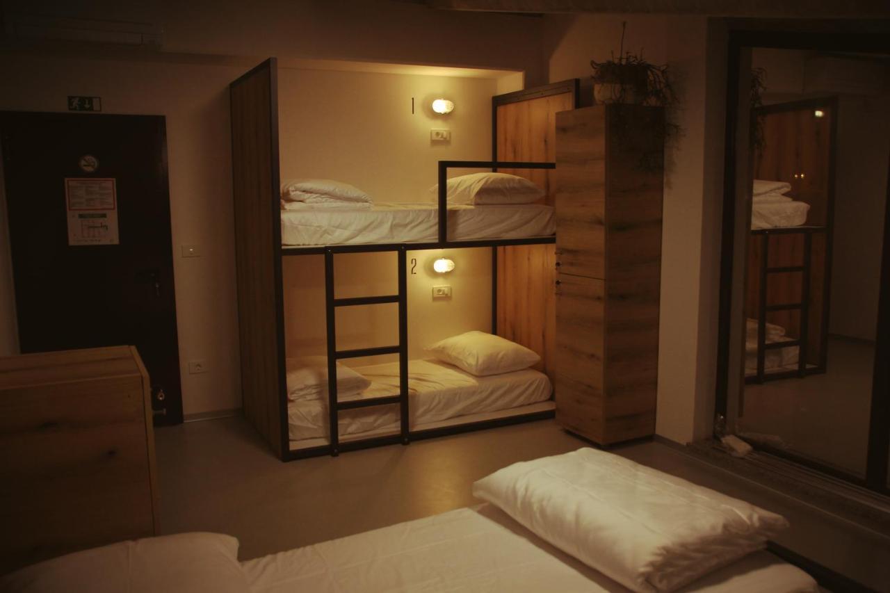 Garage Hostel 新戈里察 外观 照片