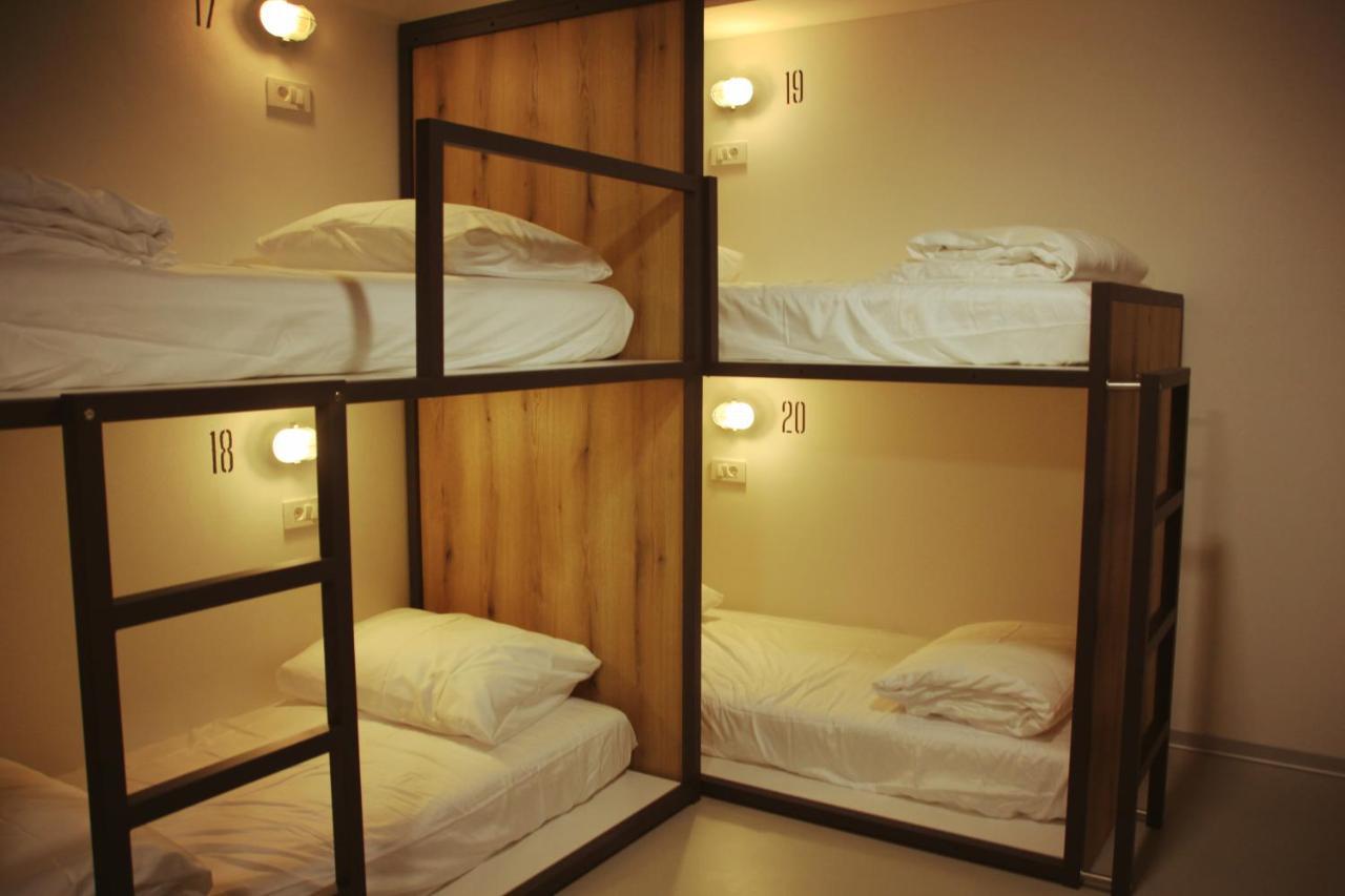 Garage Hostel 新戈里察 外观 照片