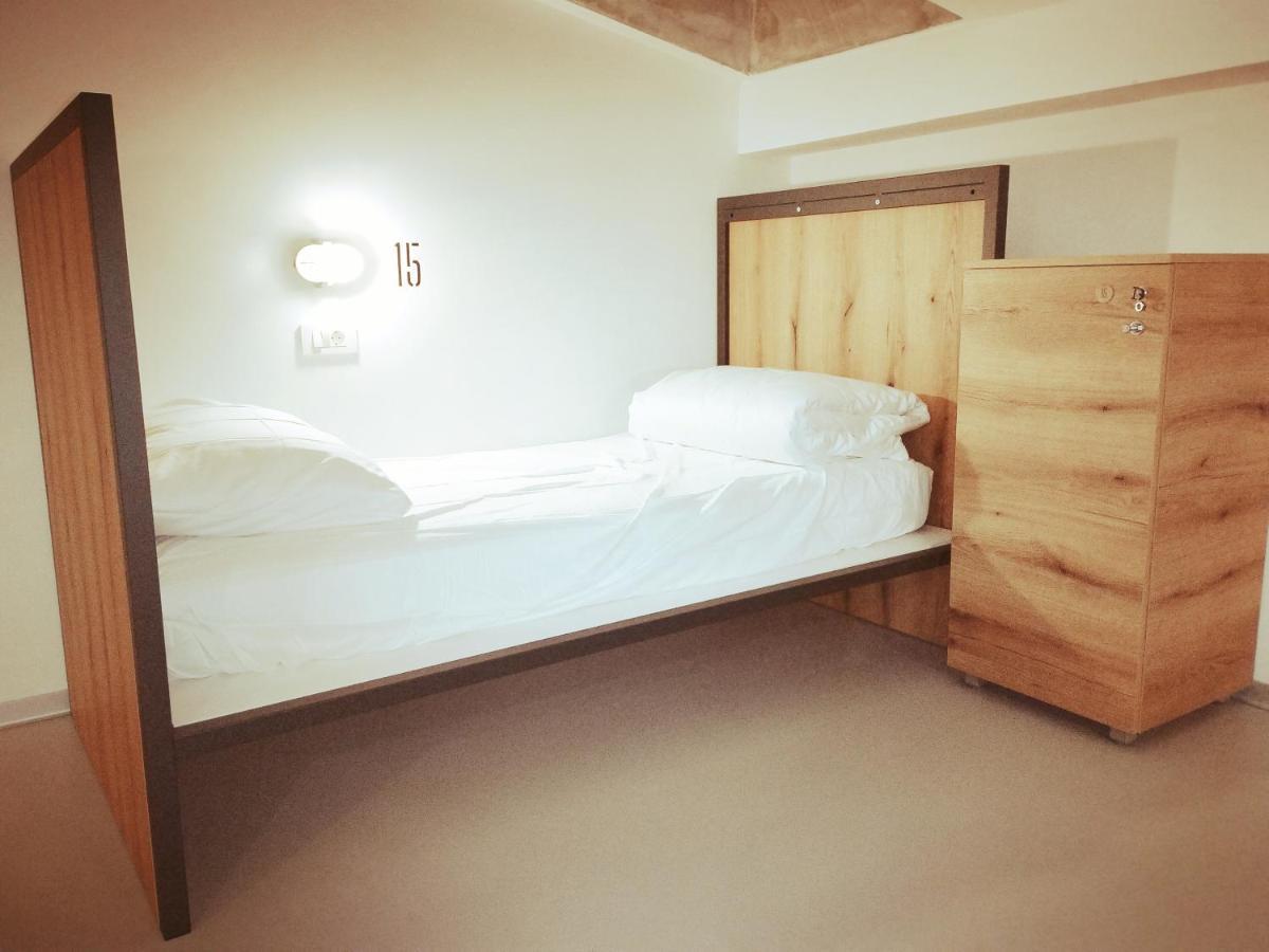 Garage Hostel 新戈里察 外观 照片