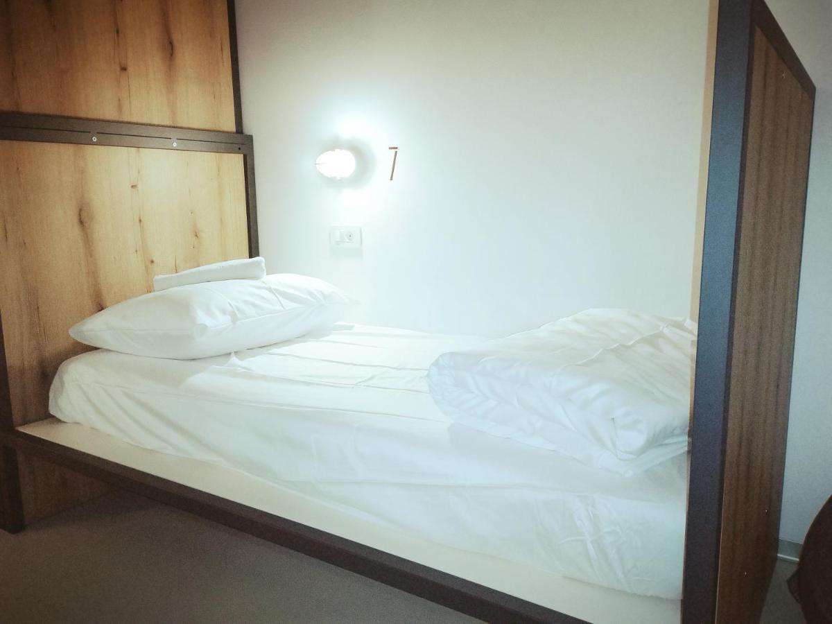 Garage Hostel 新戈里察 外观 照片