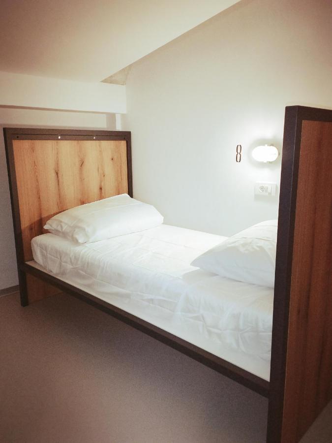 Garage Hostel 新戈里察 外观 照片