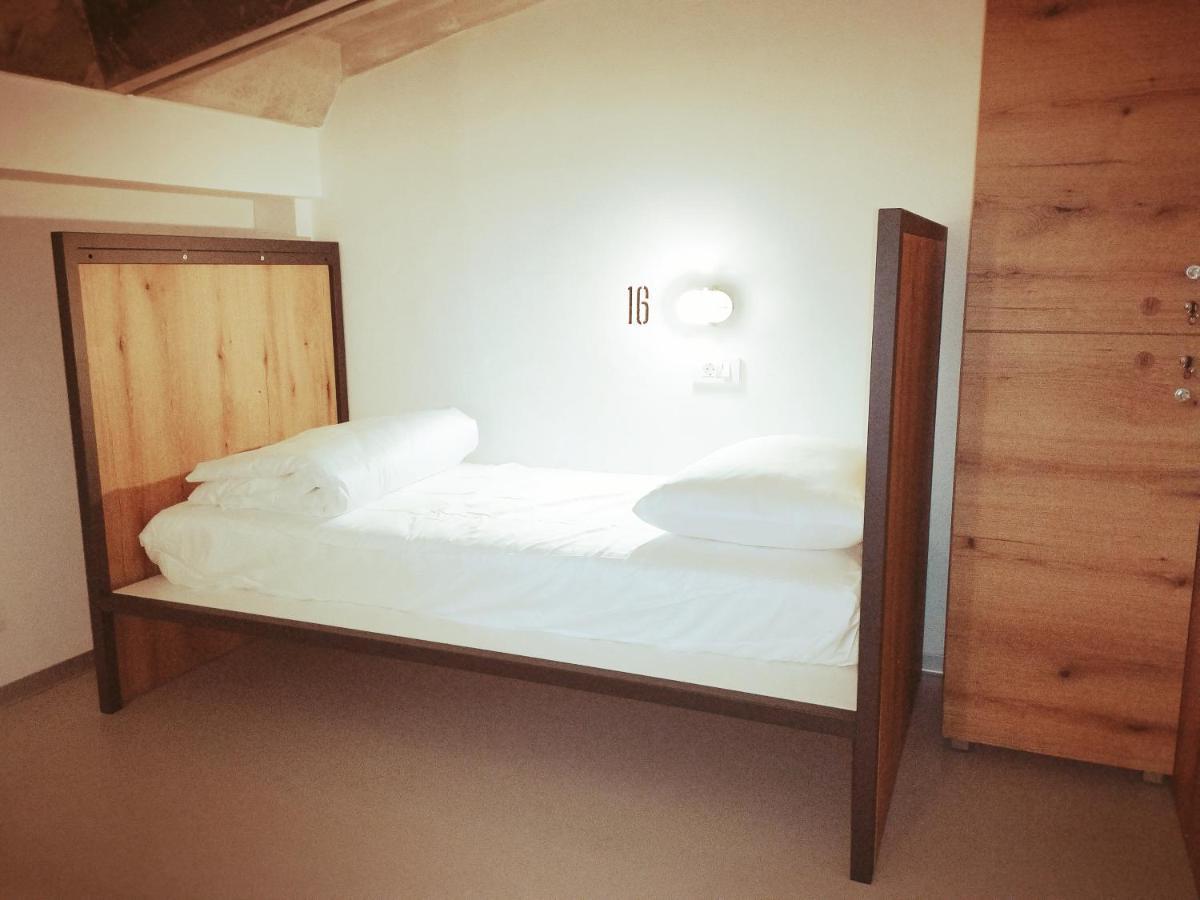 Garage Hostel 新戈里察 外观 照片