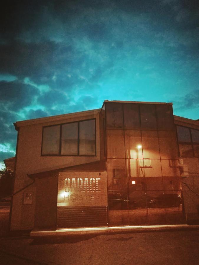 Garage Hostel 新戈里察 外观 照片